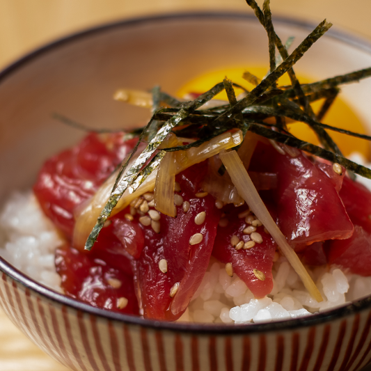 旅する味わい「マグロのワサビ醤油漬け」出汁付き