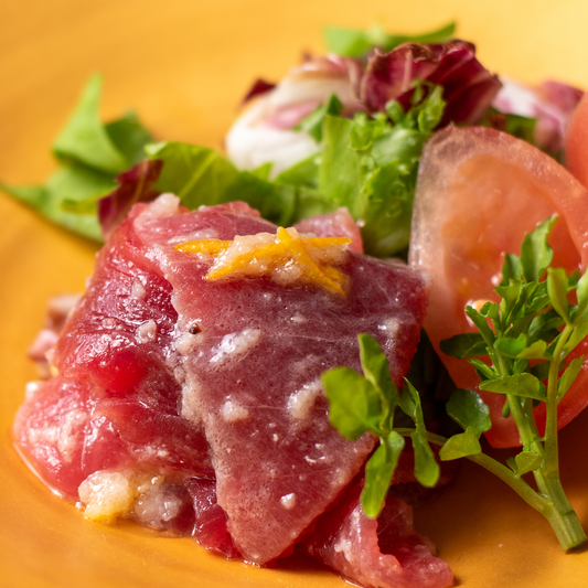 旅する味わい「マグロの西京味噌柚子味噌ドレッシング和え」